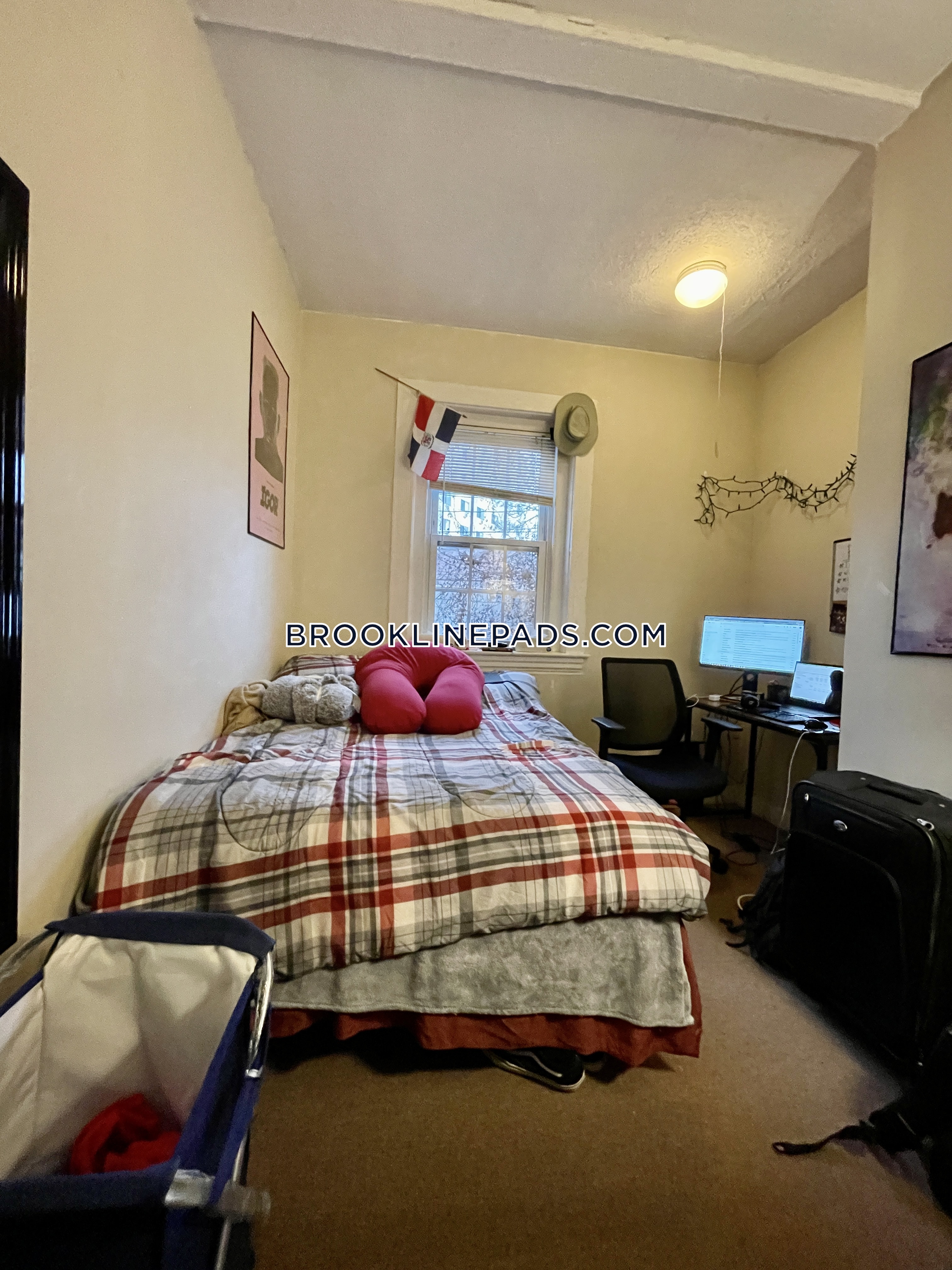 186 Naples Rd, Brookline