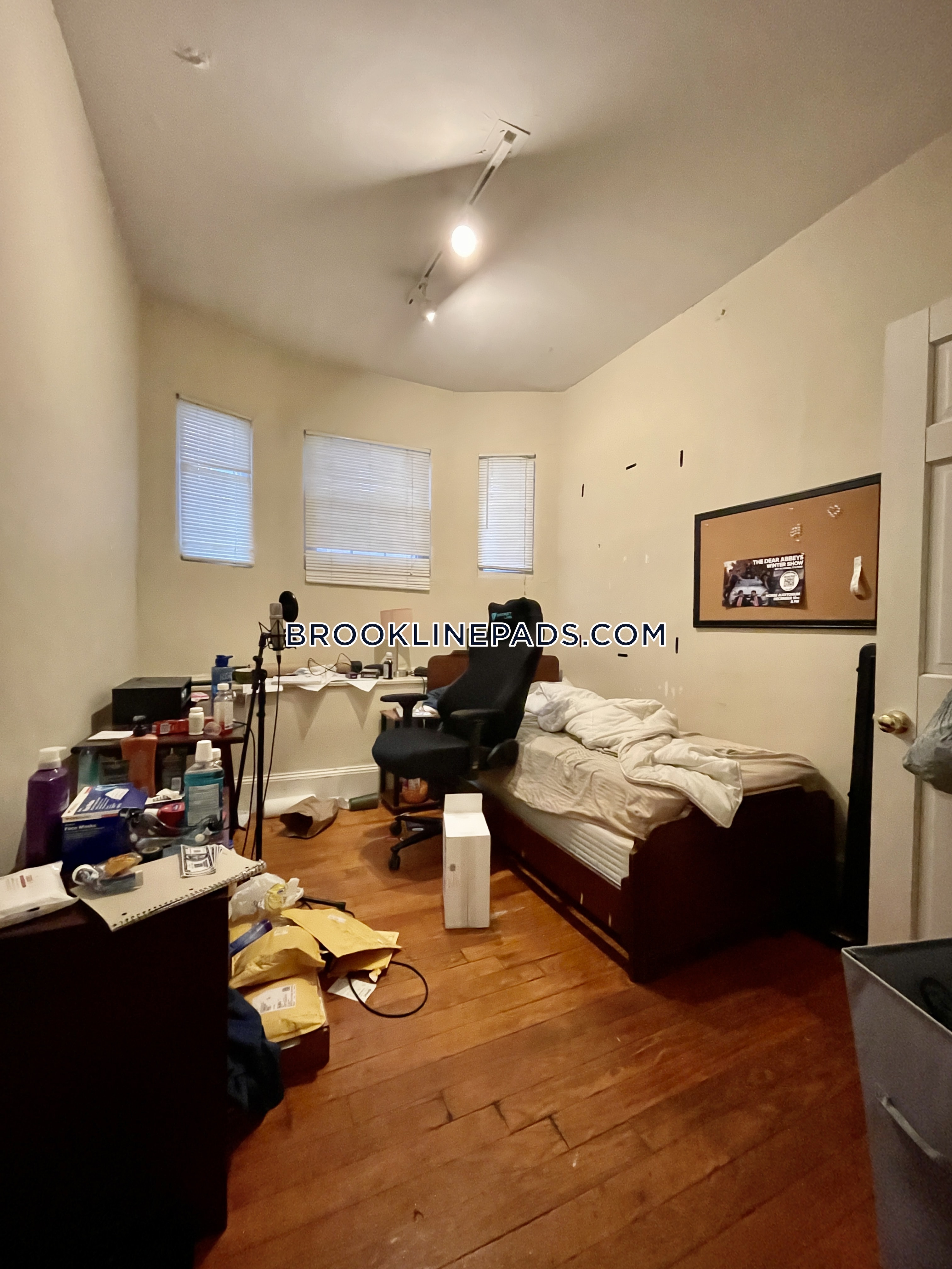 186 Naples Rd, Brookline