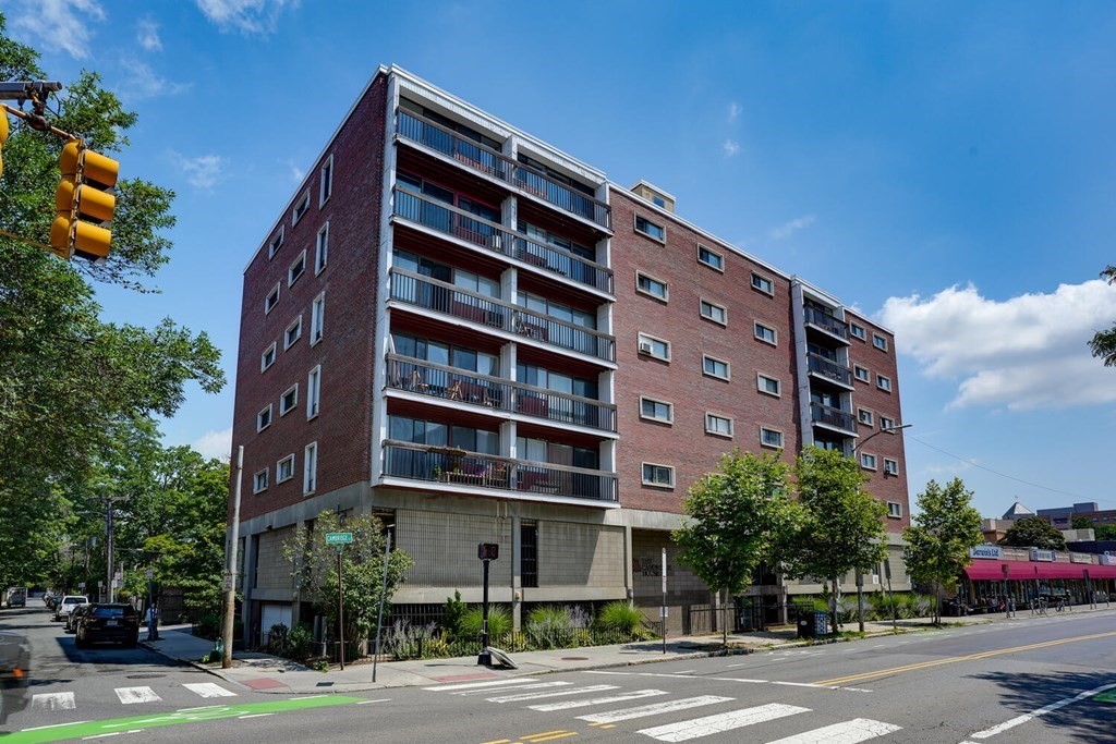 1643 Cambridge St, Mid-Cambridge