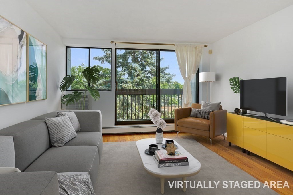 1643 Cambridge St, Mid-Cambridge