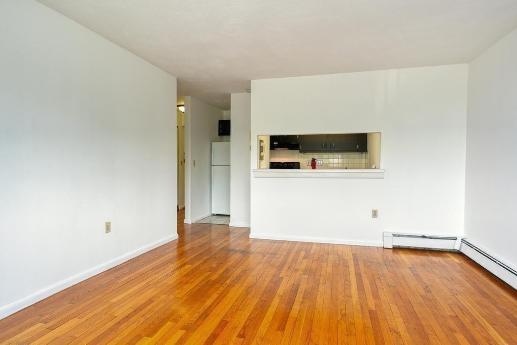 1643 Cambridge St, Mid-Cambridge