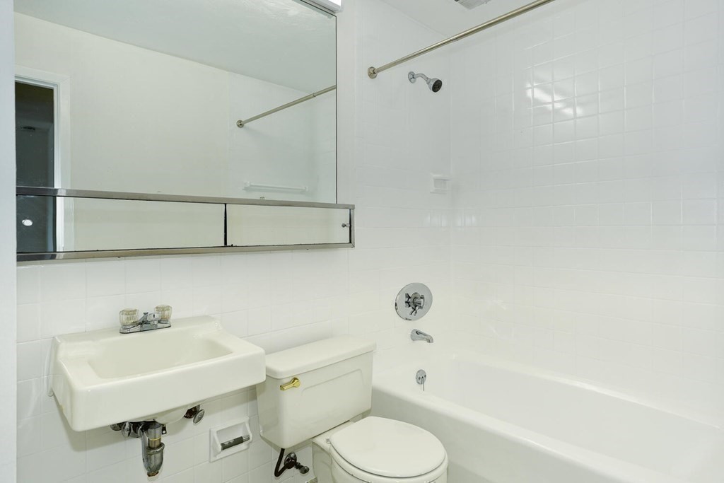 1643 Cambridge St, Mid-Cambridge