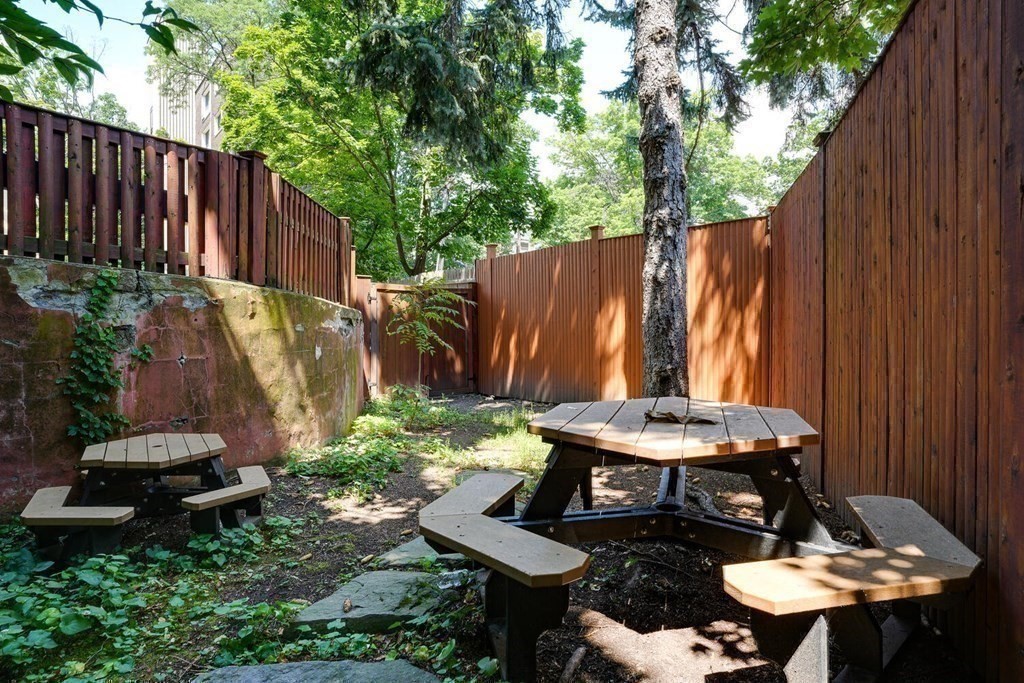 1643 Cambridge St, Mid-Cambridge