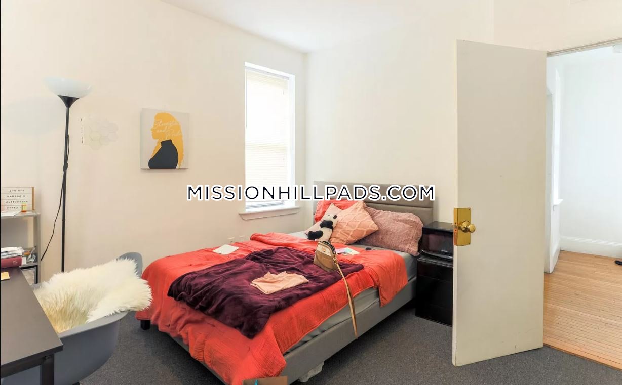 878 Huntington Ave, Mission Hill