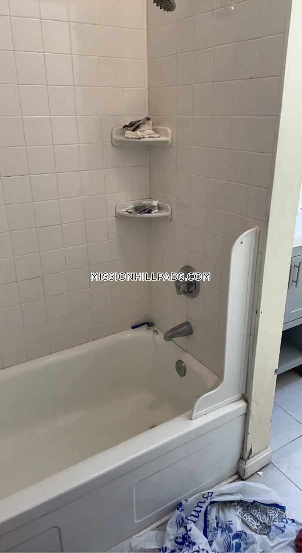 8 Sewall St, Mission Hill