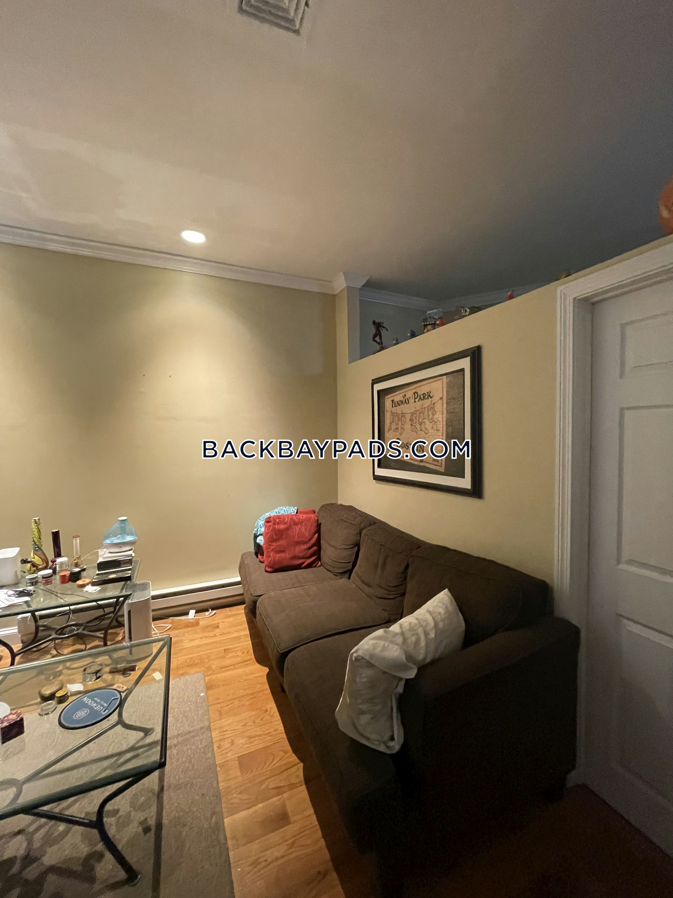 48 Hereford St, Back Bay