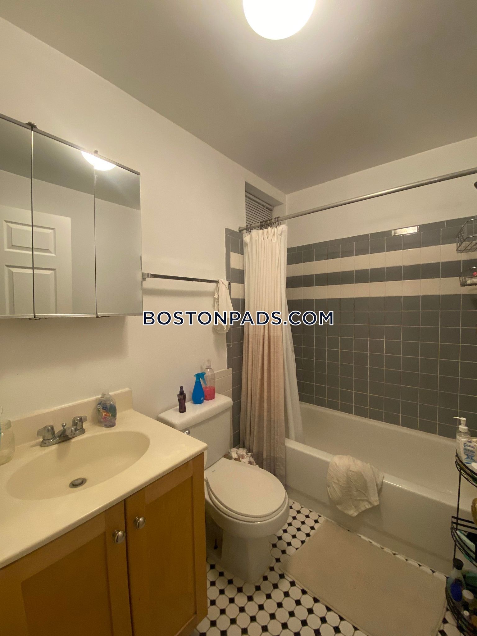 833 Beacon St, Fenway