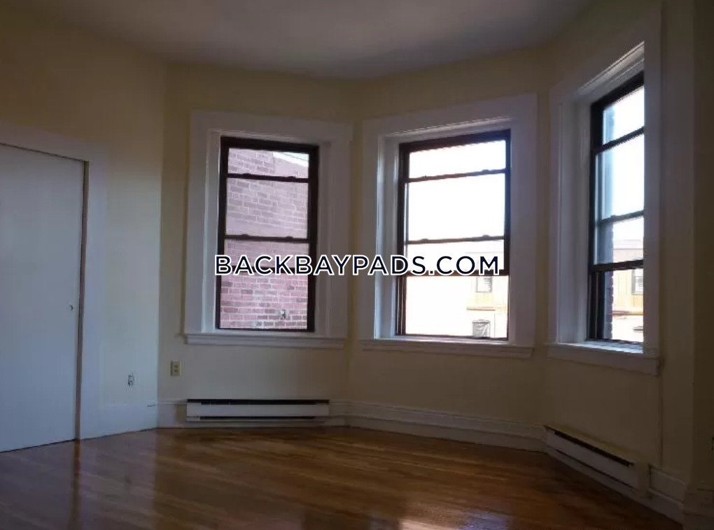 913 Boylston St, Back Bay