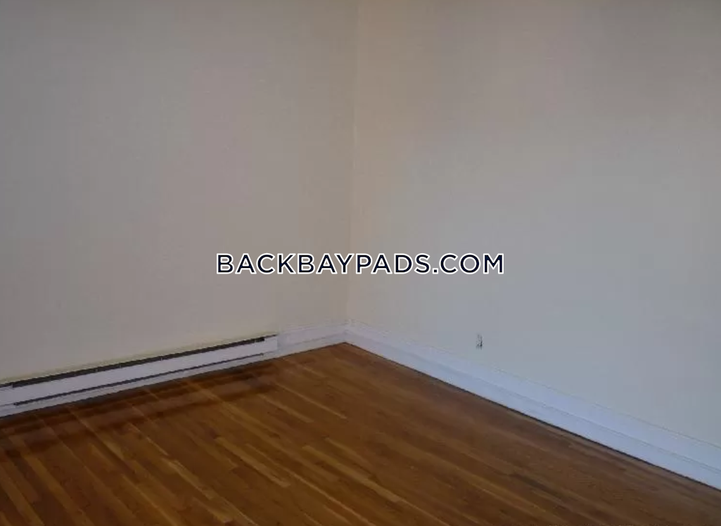 913 Boylston St, Back Bay