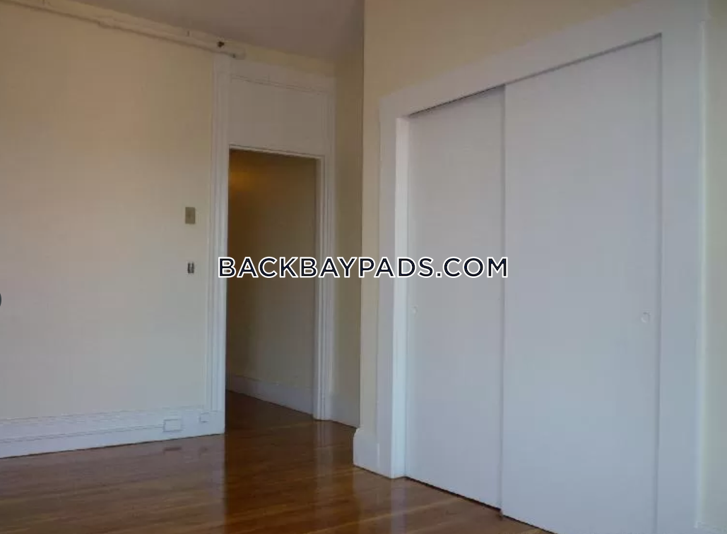 913 Boylston St, Back Bay