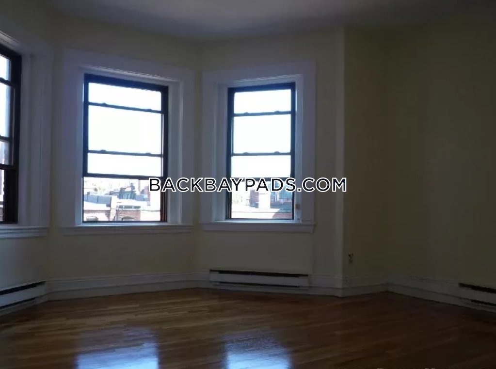 913 Boylston St, Back Bay