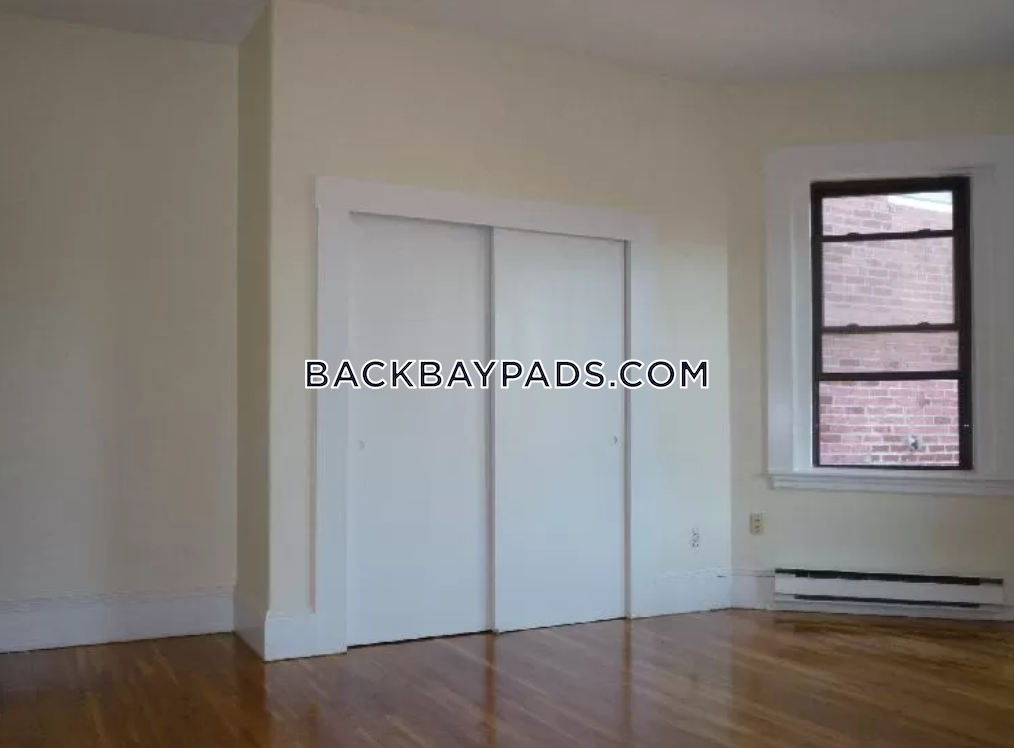 913 Boylston St, Back Bay