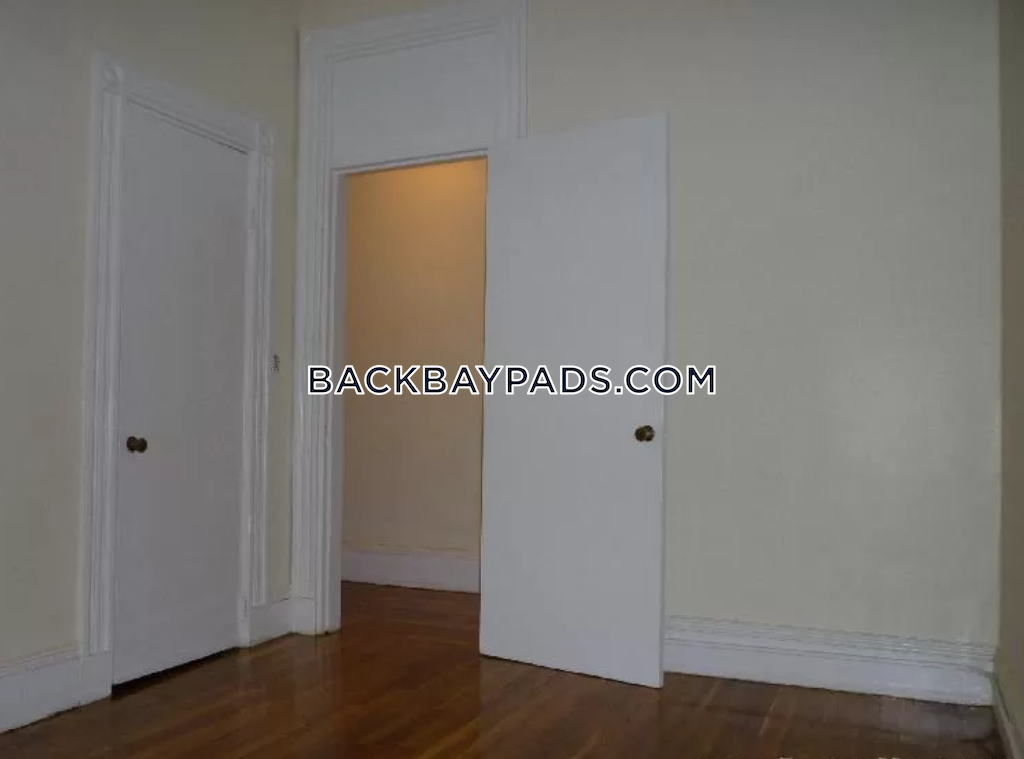 913 Boylston St, Back Bay