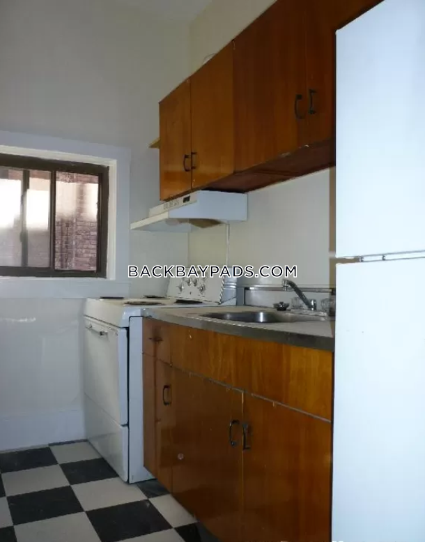 913 Boylston St, Back Bay