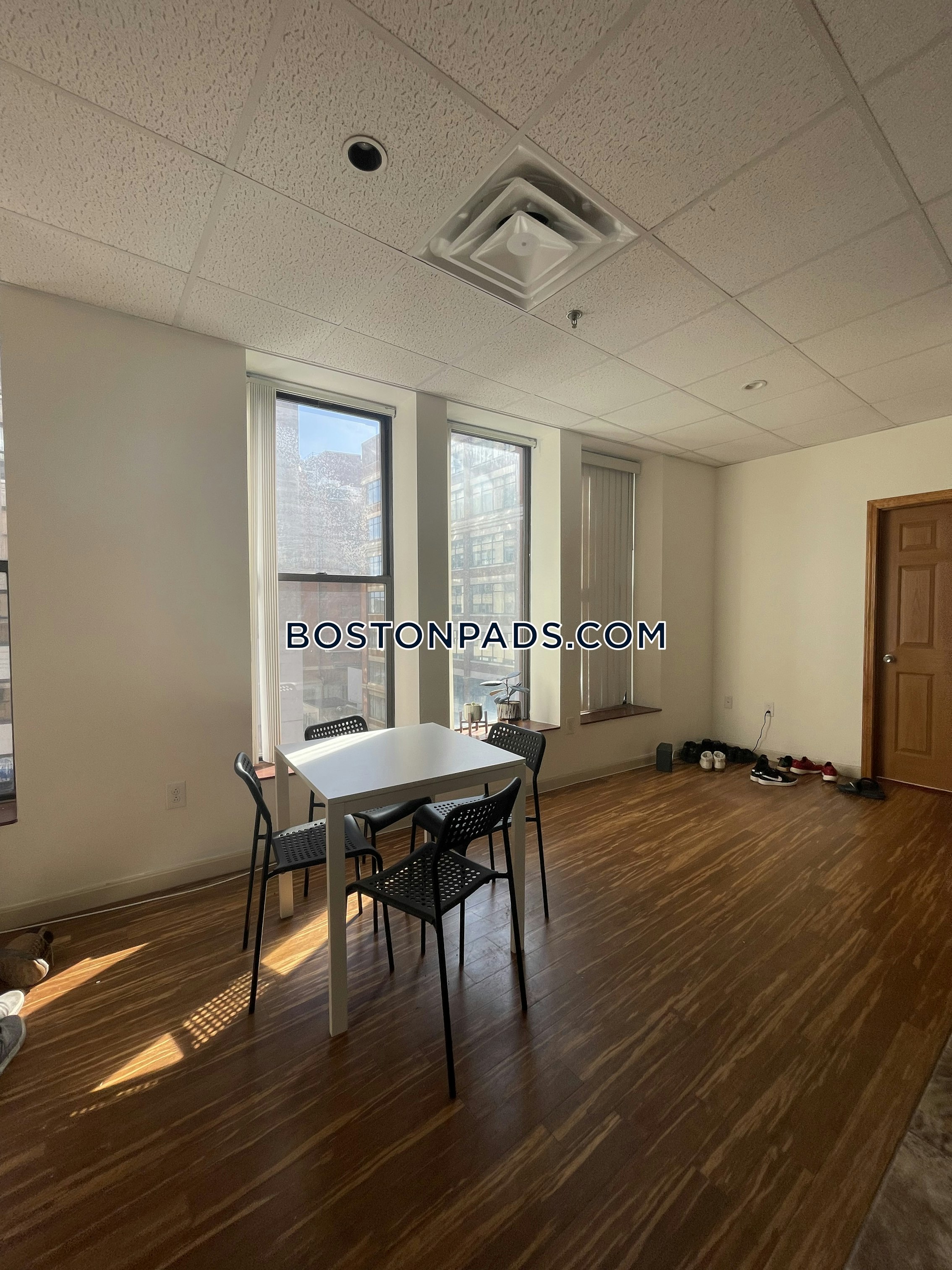 72 Kneeland St, Chinatown