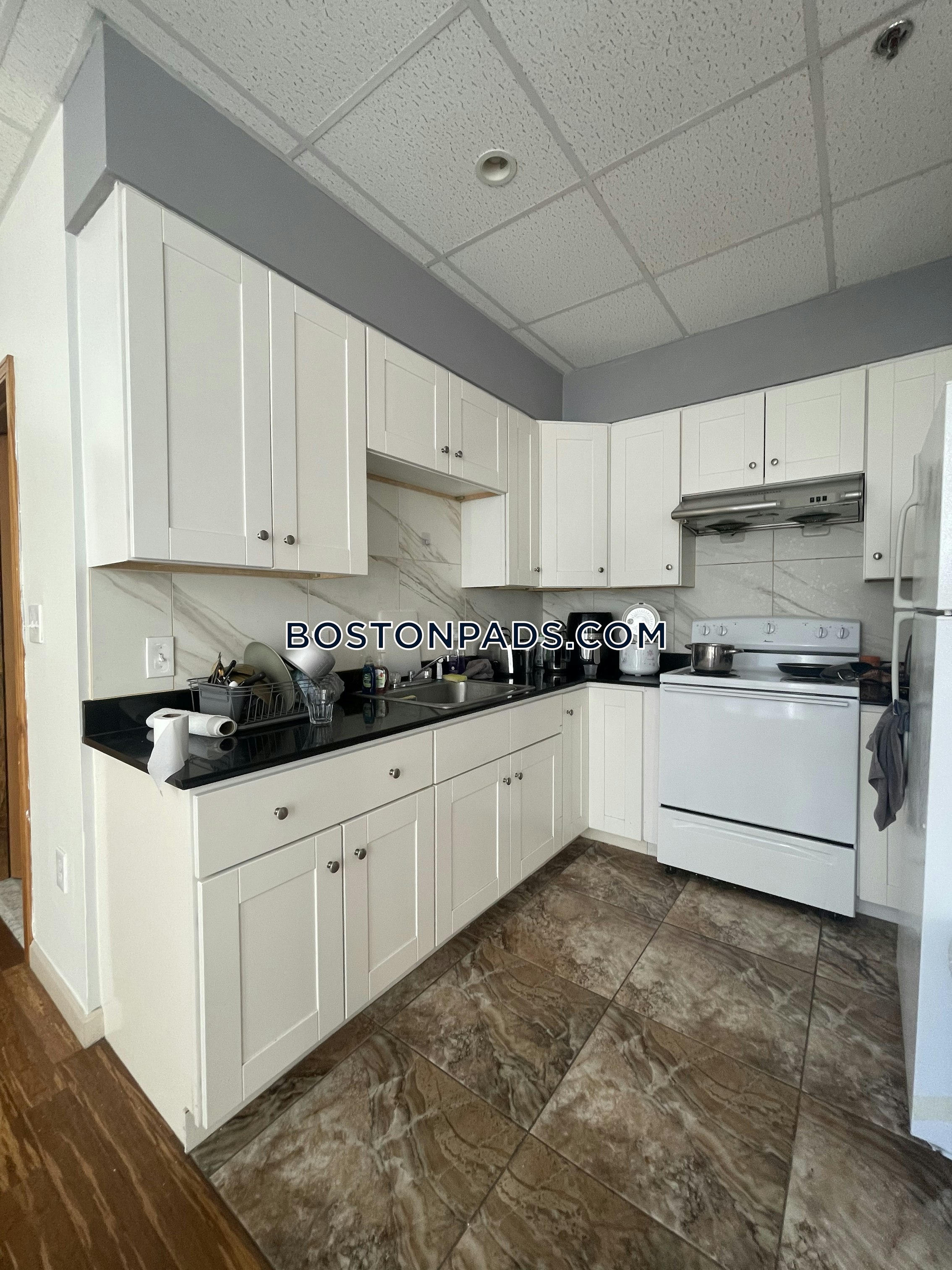 72 Kneeland St, Chinatown