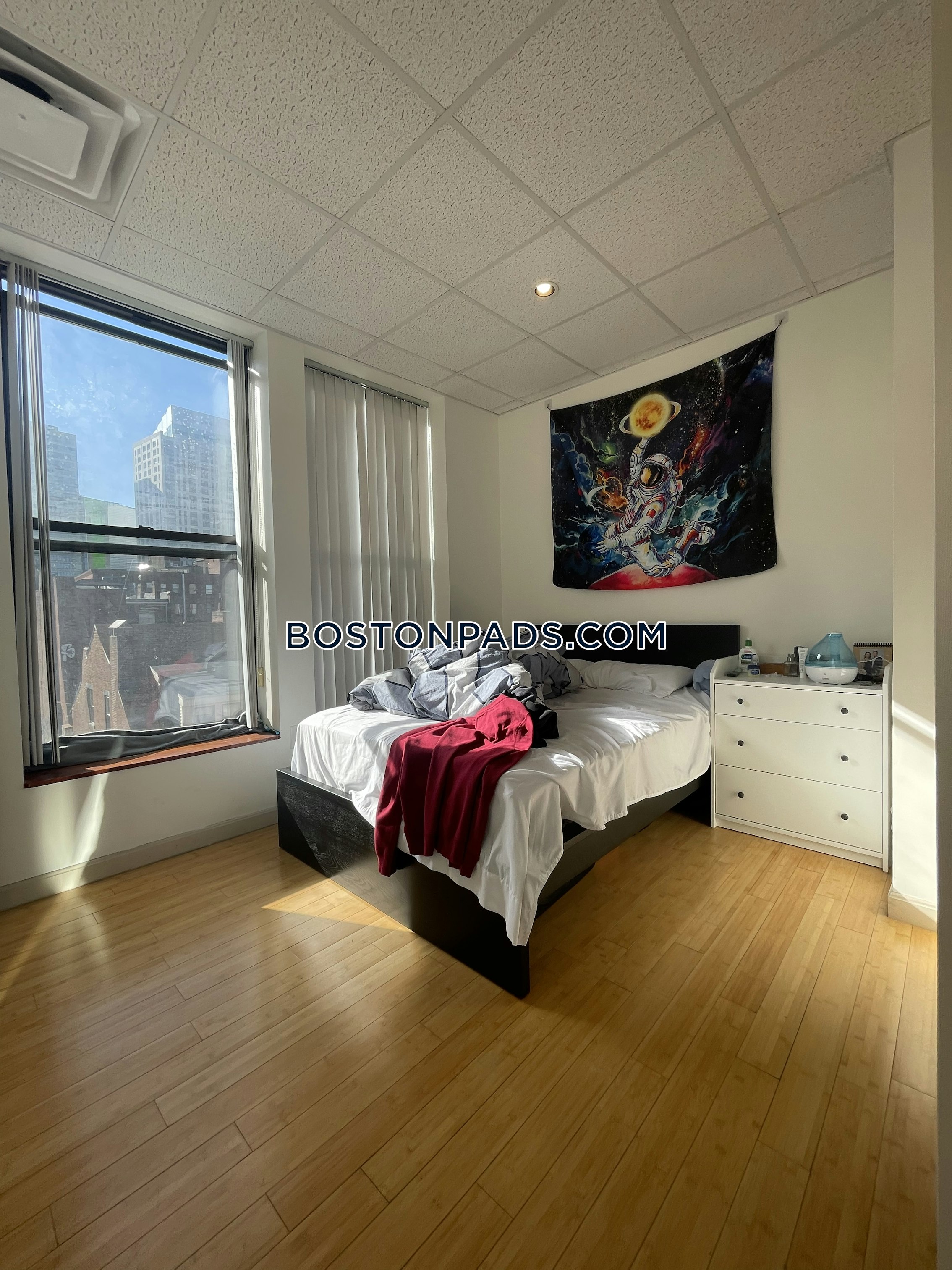 72 Kneeland St, Chinatown