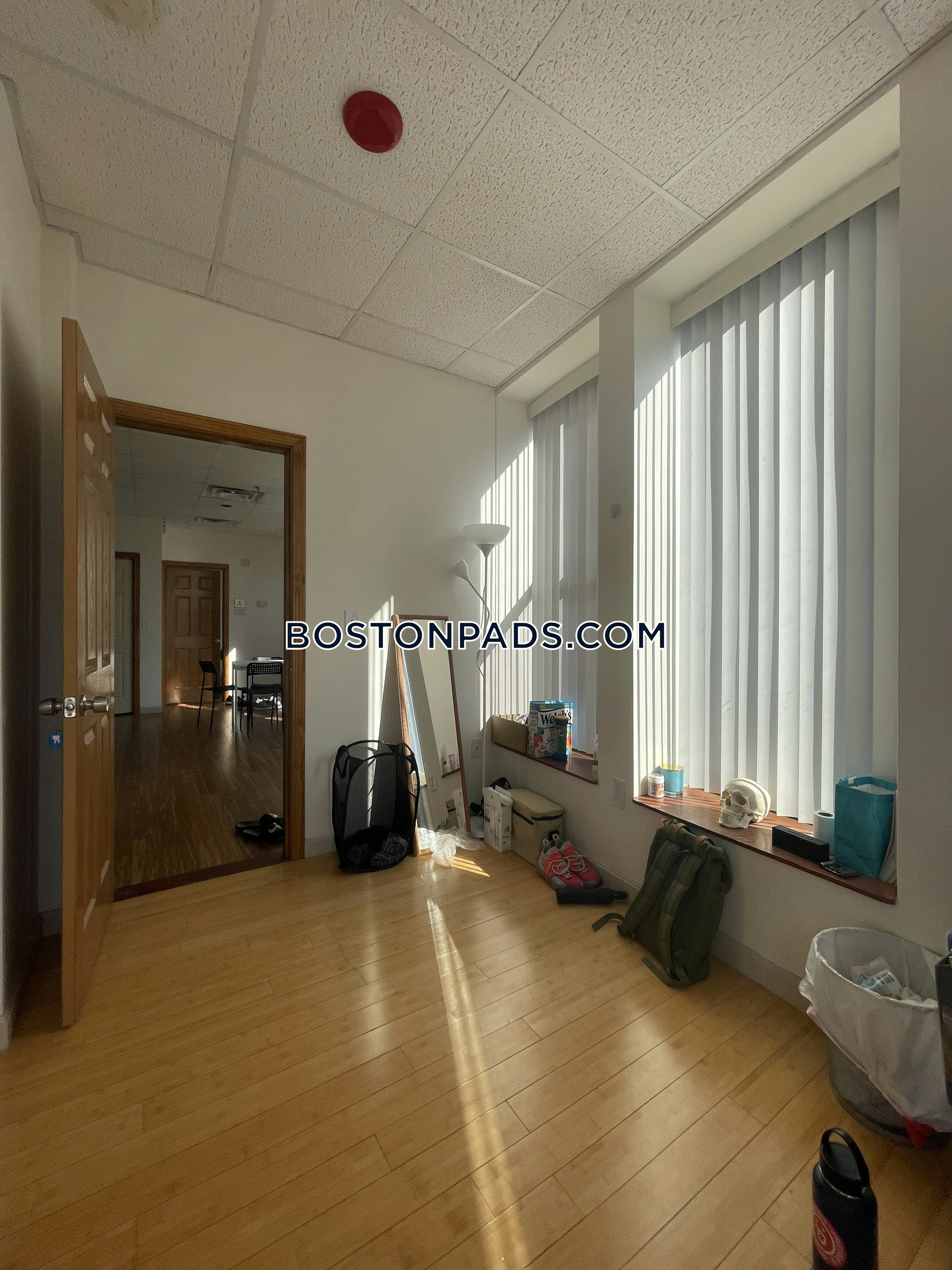 72 Kneeland St, Chinatown