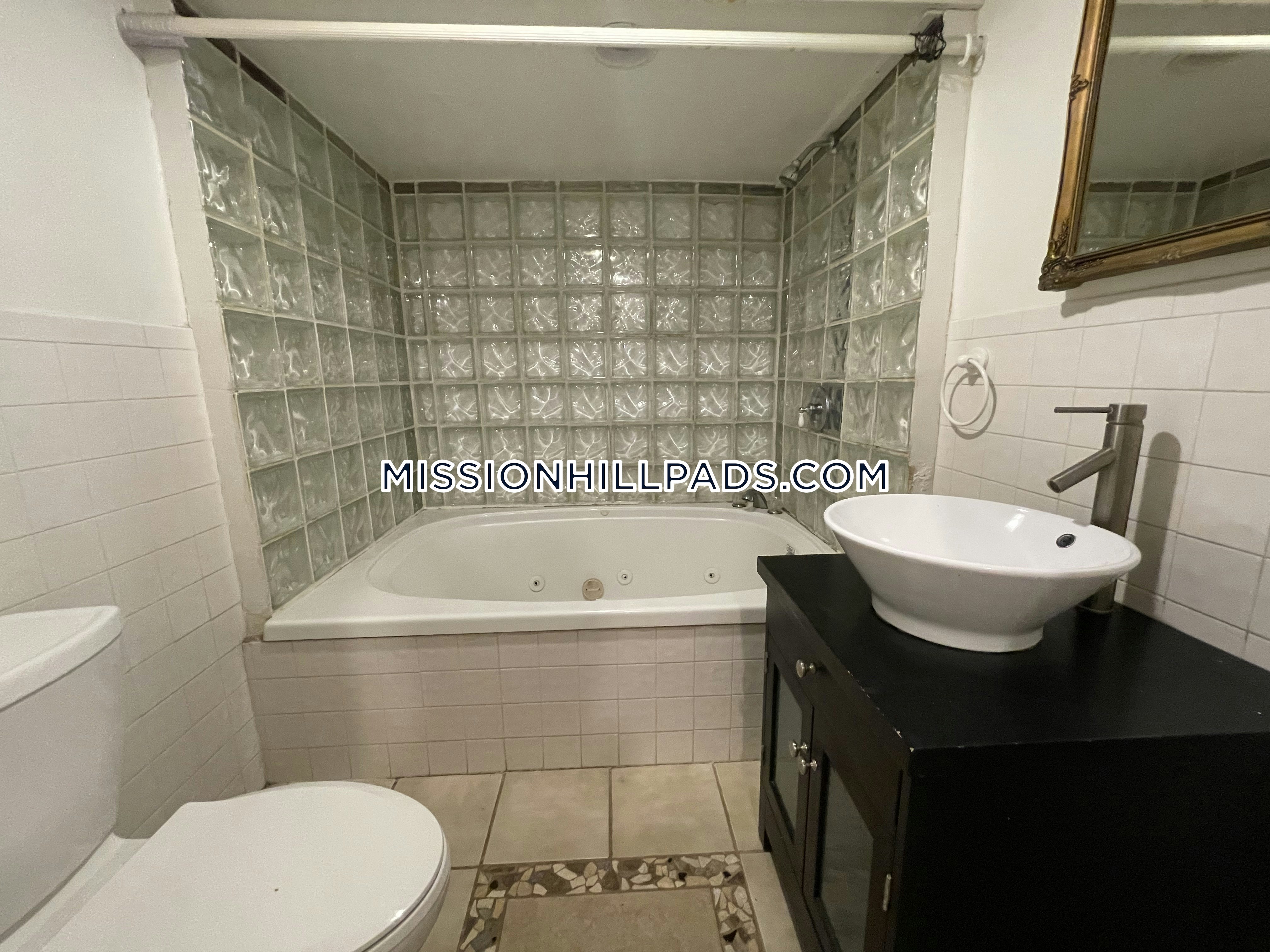 8 Sewall St, Mission Hill