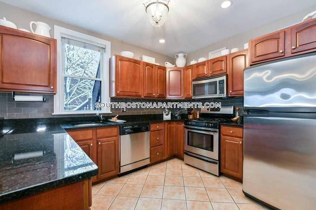 544 8th St, South Boston