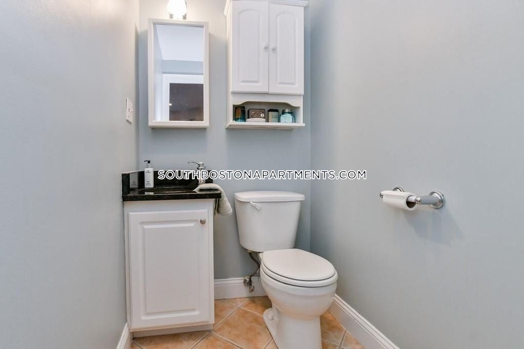 544 8th St, South Boston