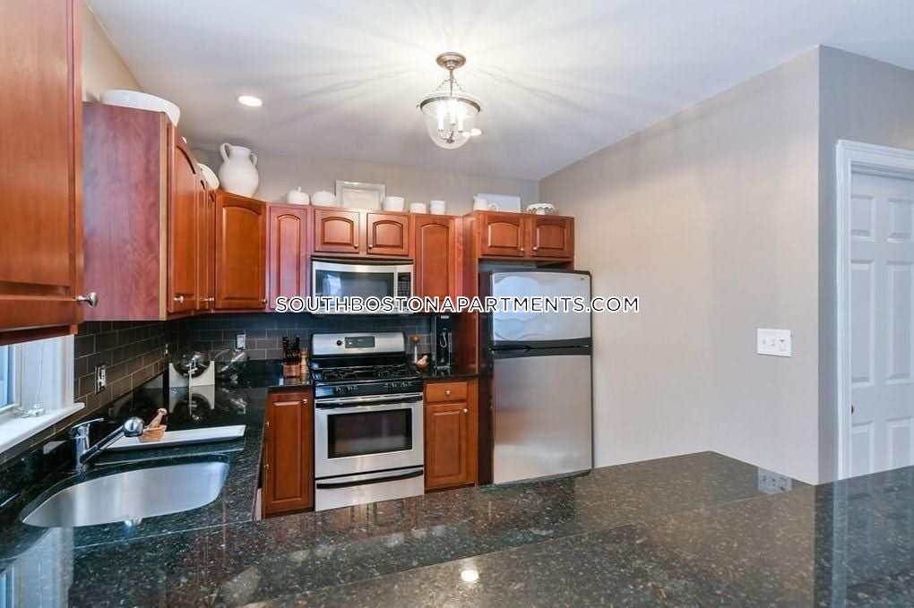 544 8th St, South Boston