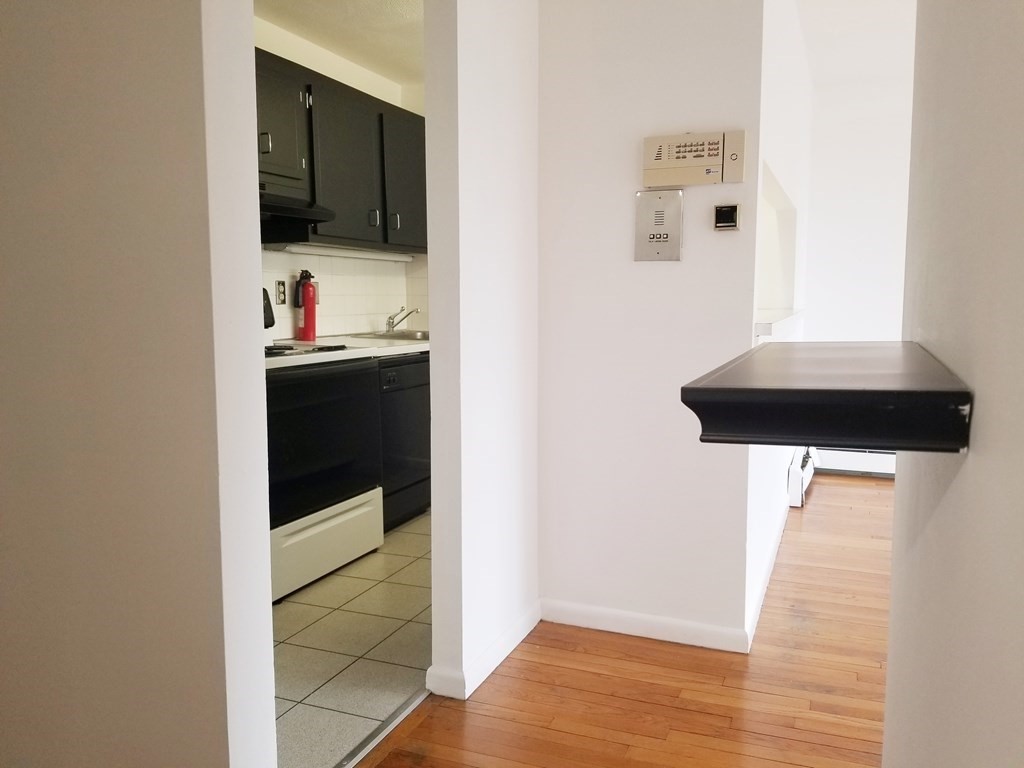 1643 Cambridge St, Mid-Cambridge