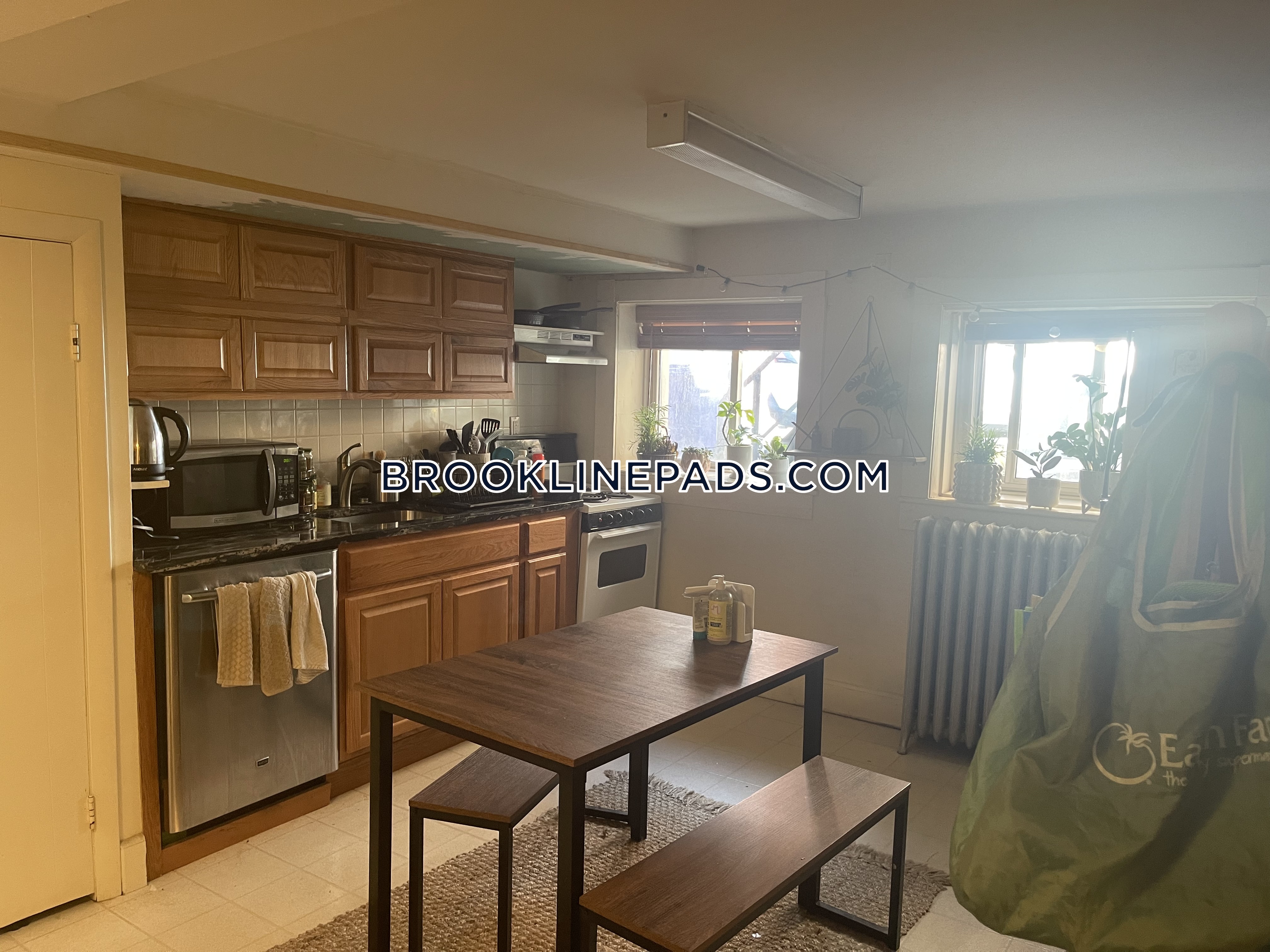 1748 Beacon St, Washington Square