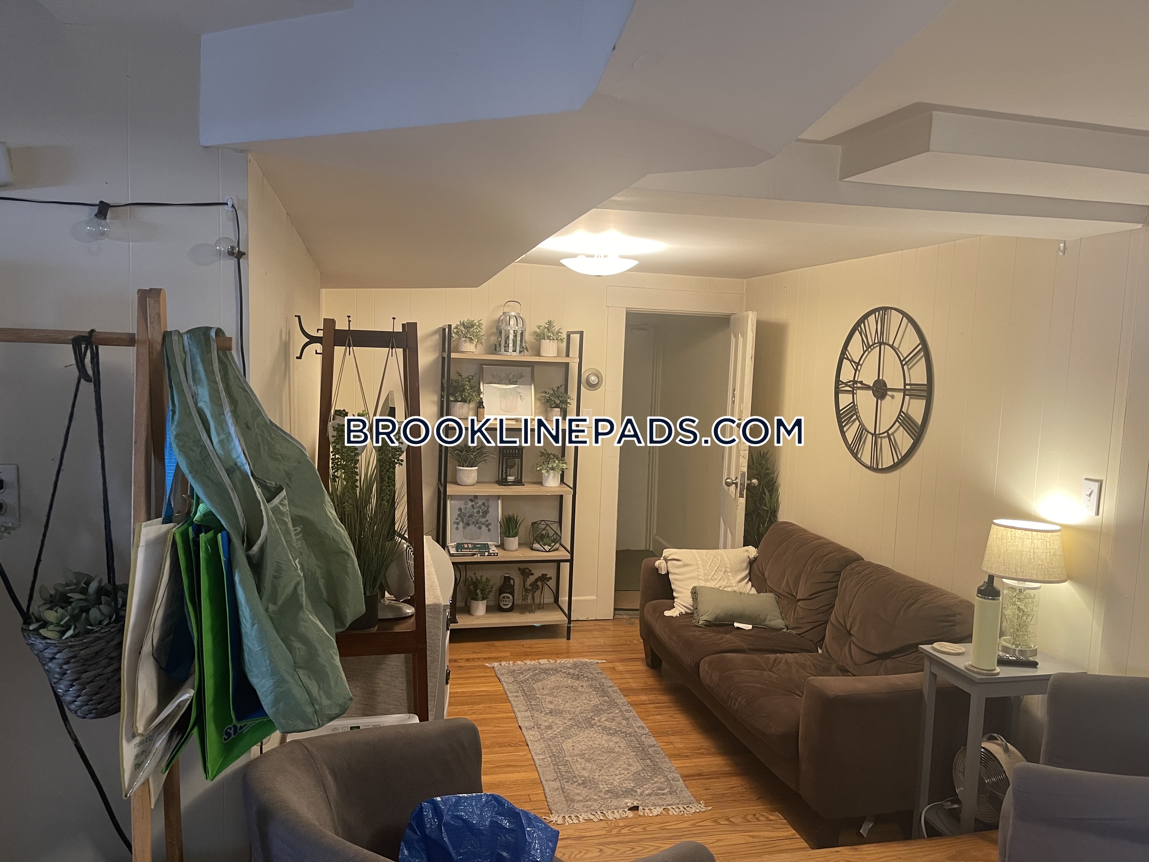 1748 Beacon St, Washington Square