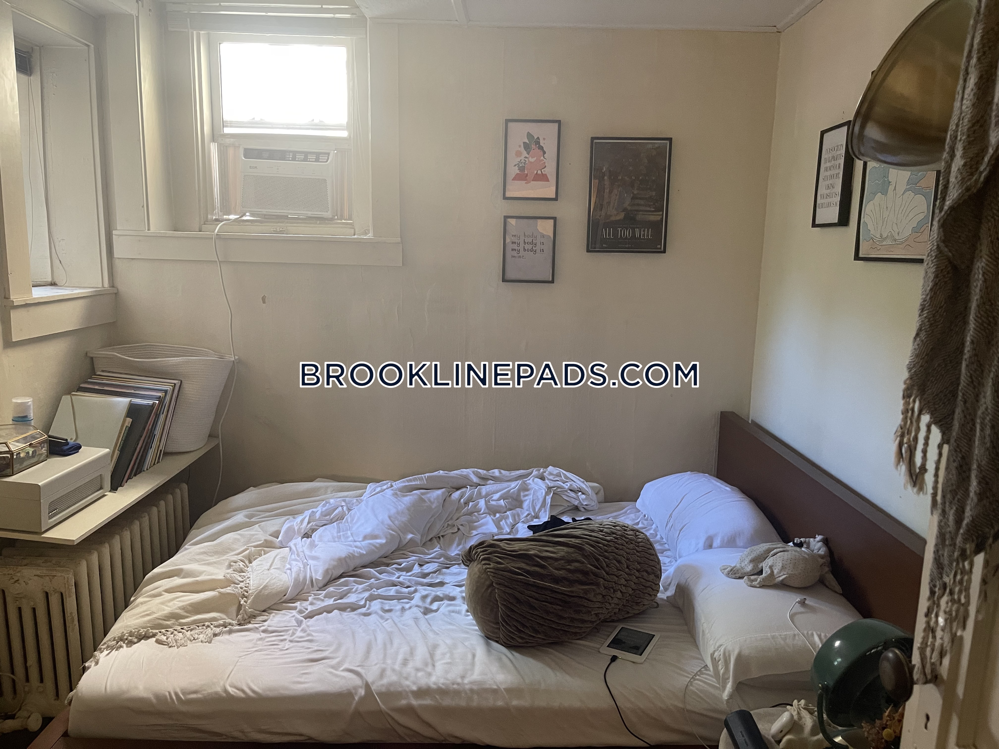 1748 Beacon St, Washington Square