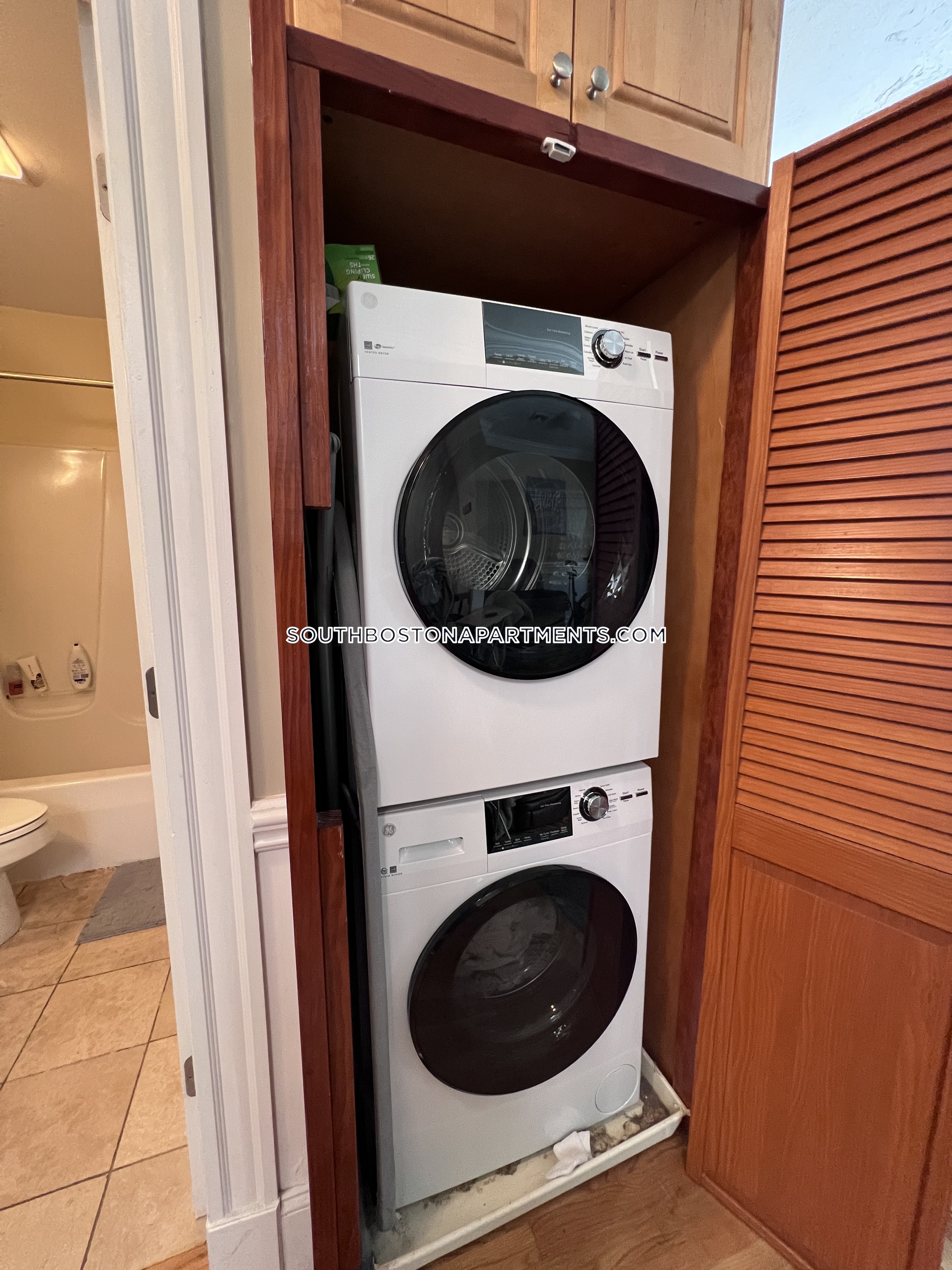 132 8th St, South Boston