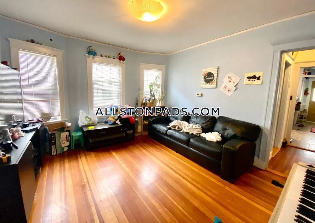 29 Easton St, Allston