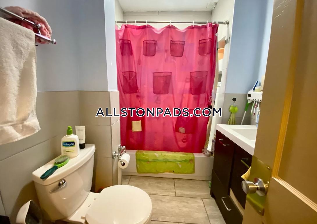 29 Easton St, Allston