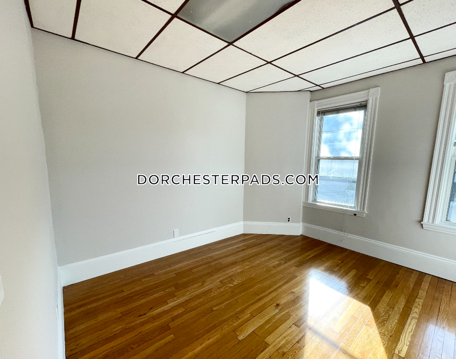 26 Harbor View St, Dorchester