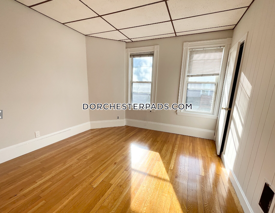 26 Harbor View St, Dorchester