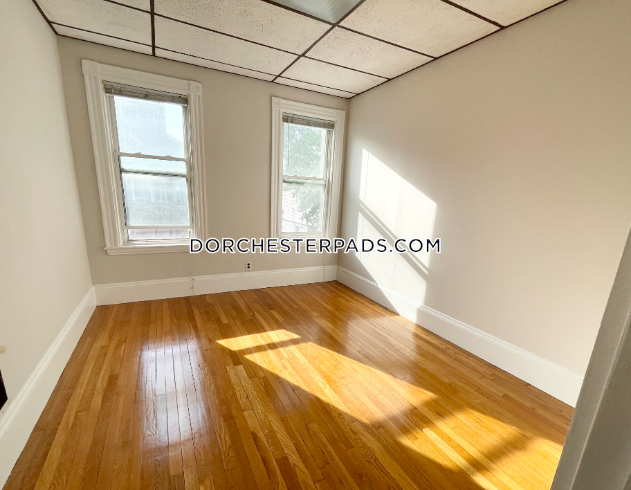 26 Harbor View St, Dorchester