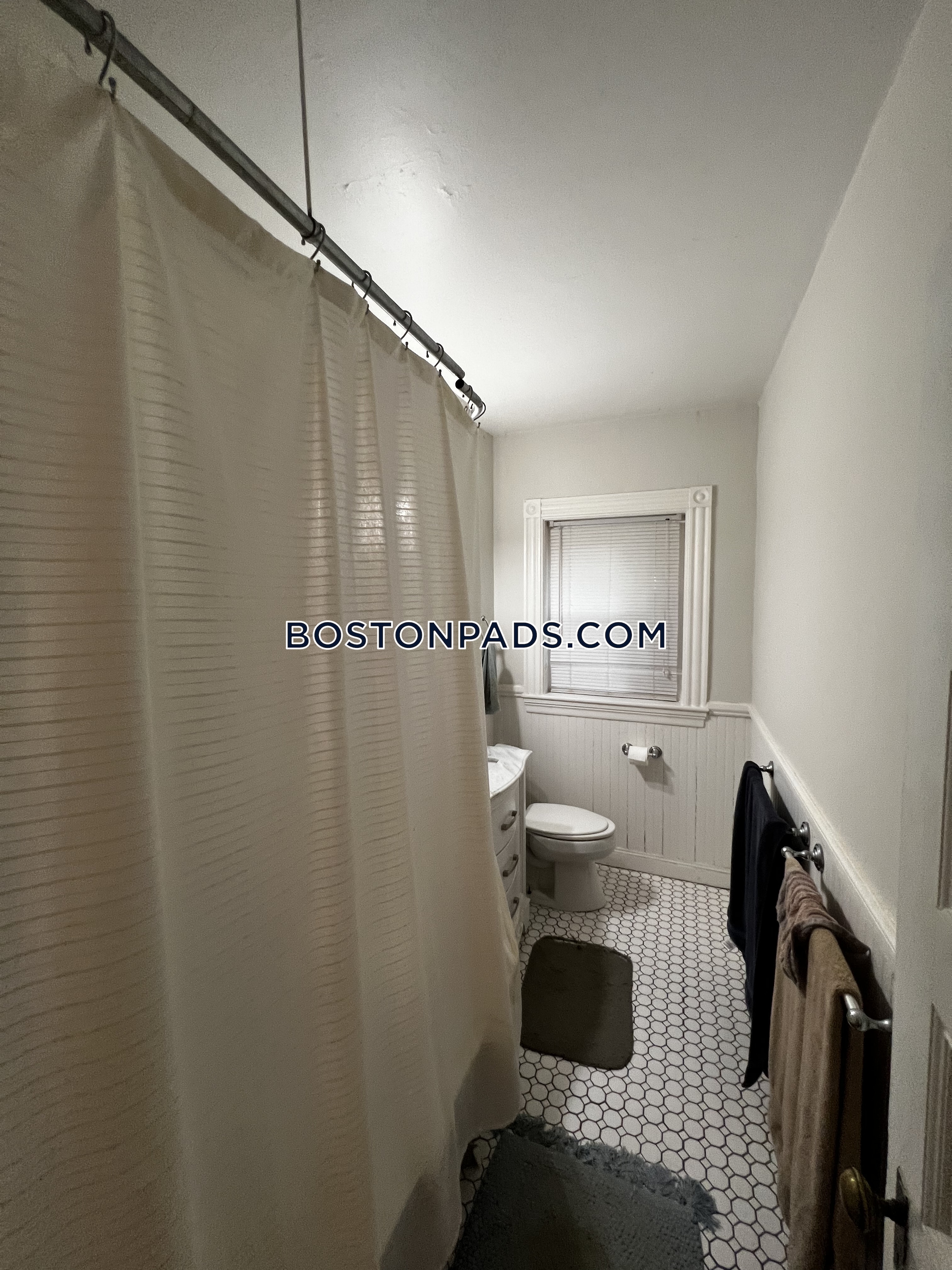 917 Beacon St, Fenway