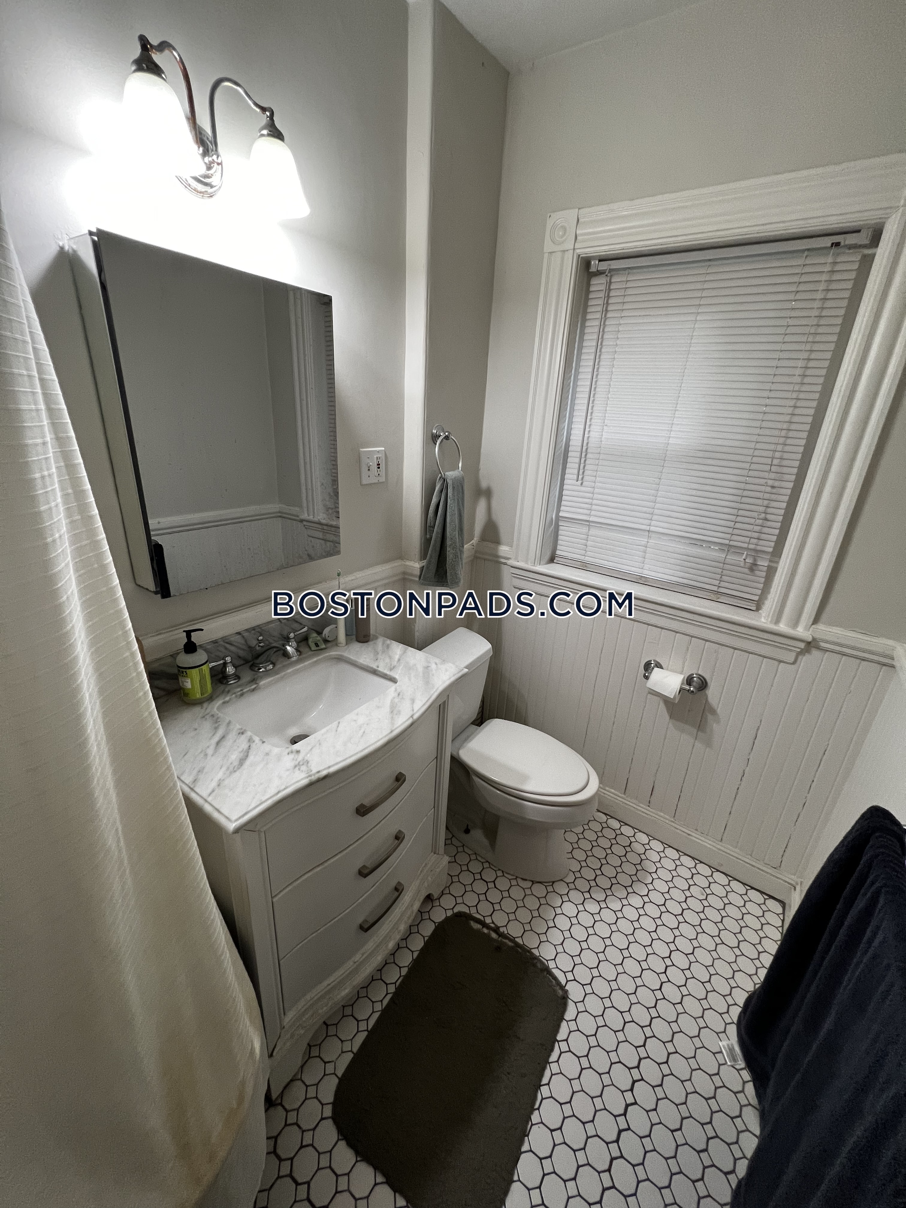 917 Beacon St, Fenway