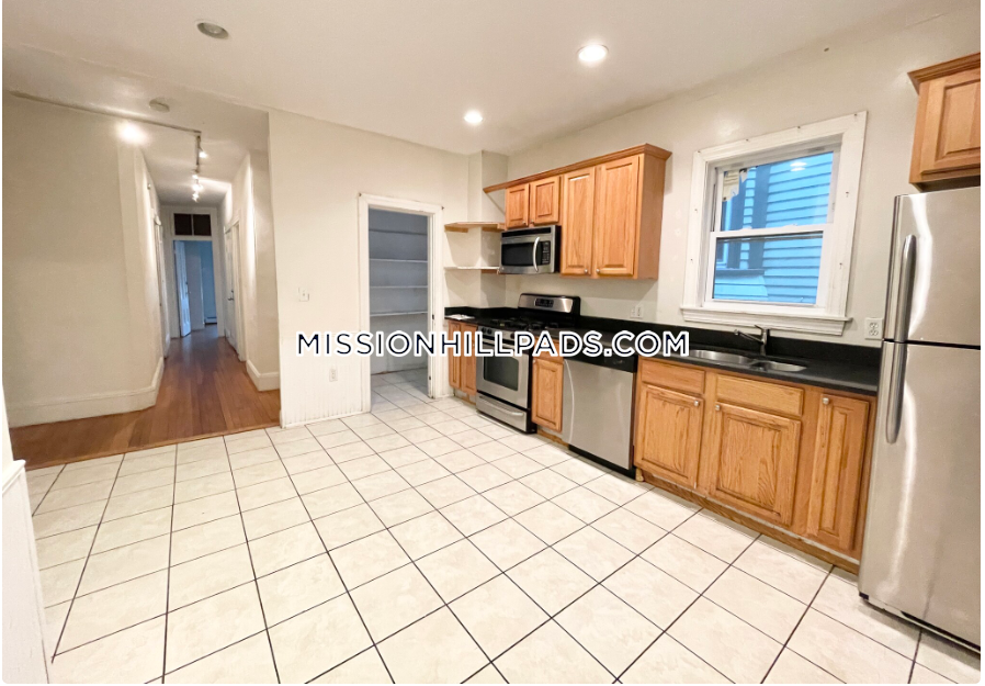 61 Hillside St, Mission Hill