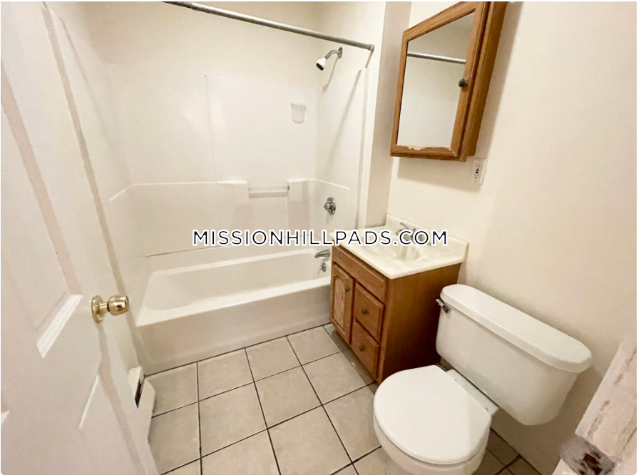 61 Hillside St, Mission Hill