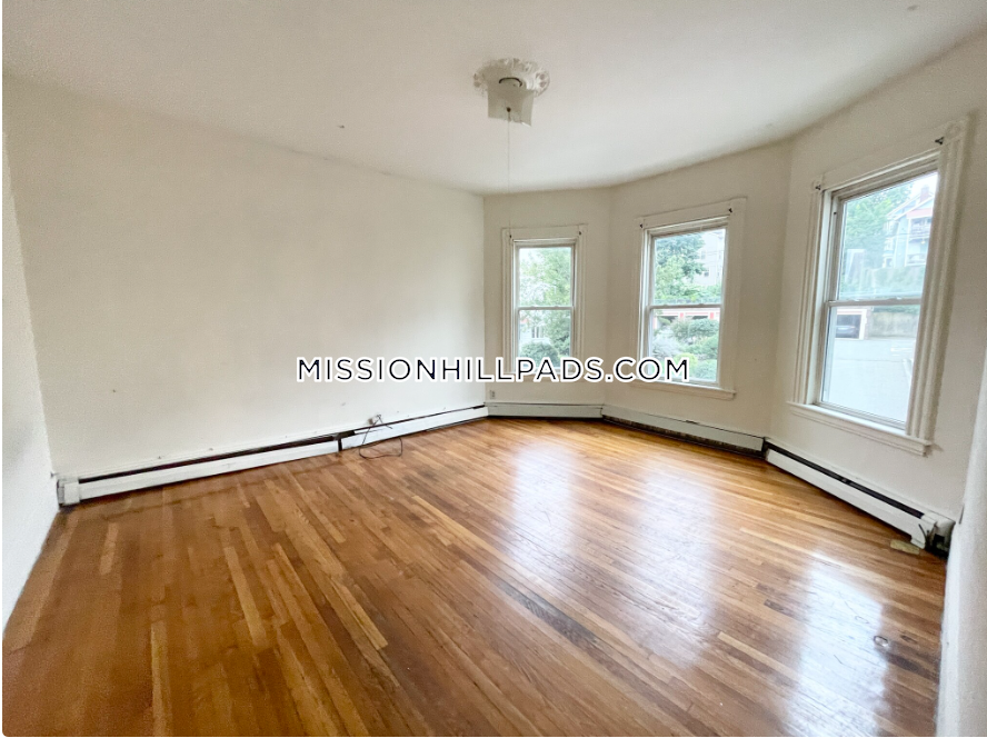 61 Hillside St, Mission Hill