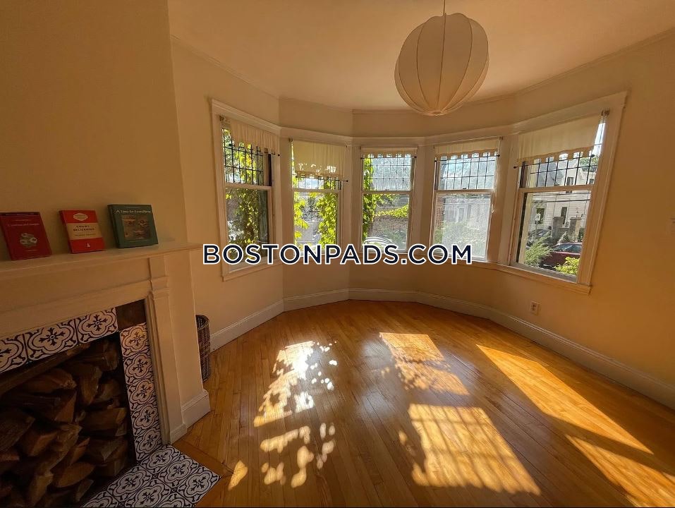 10 Dana St, Harvard Square