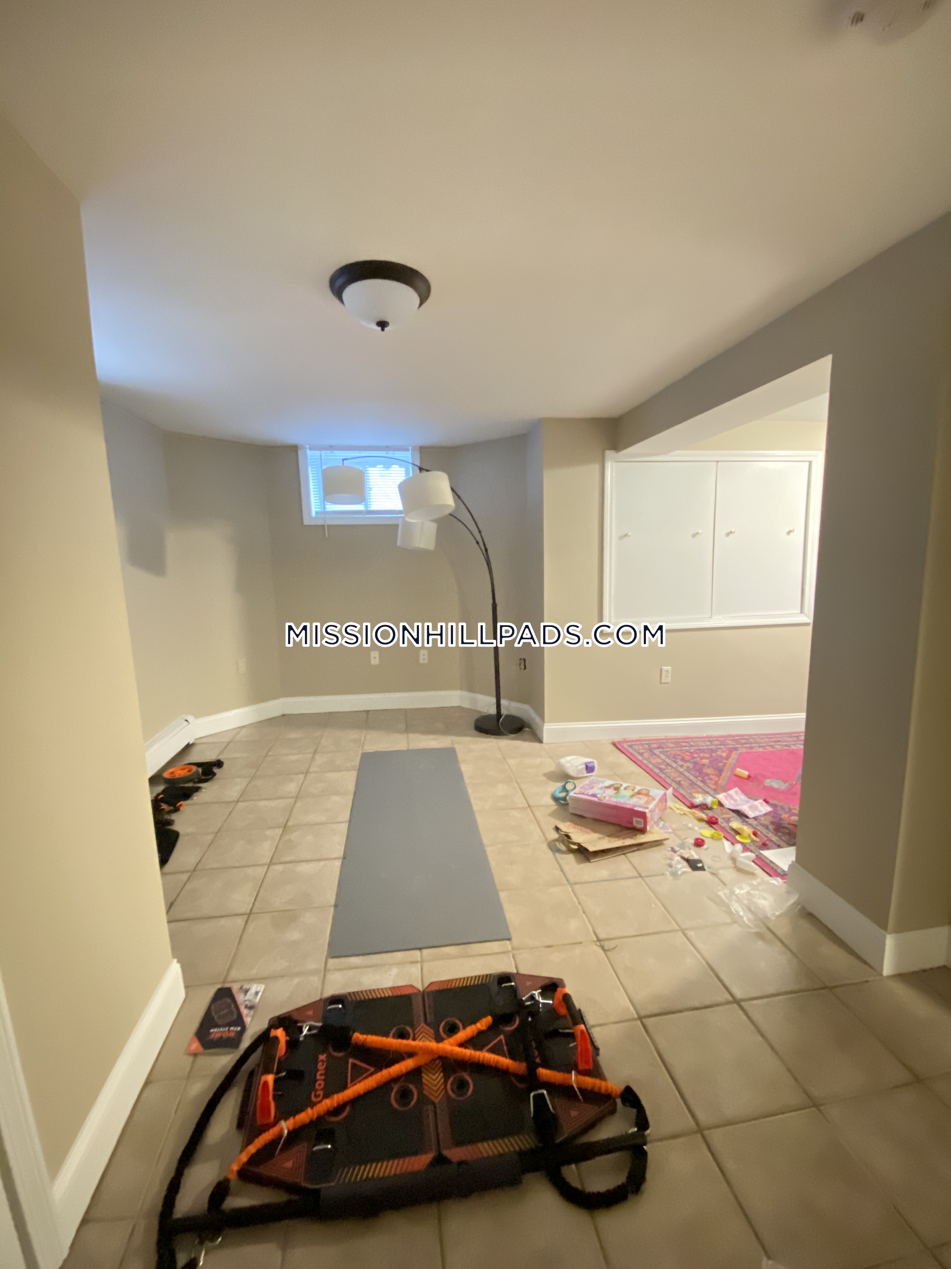 6 Sunset, Mission Hill