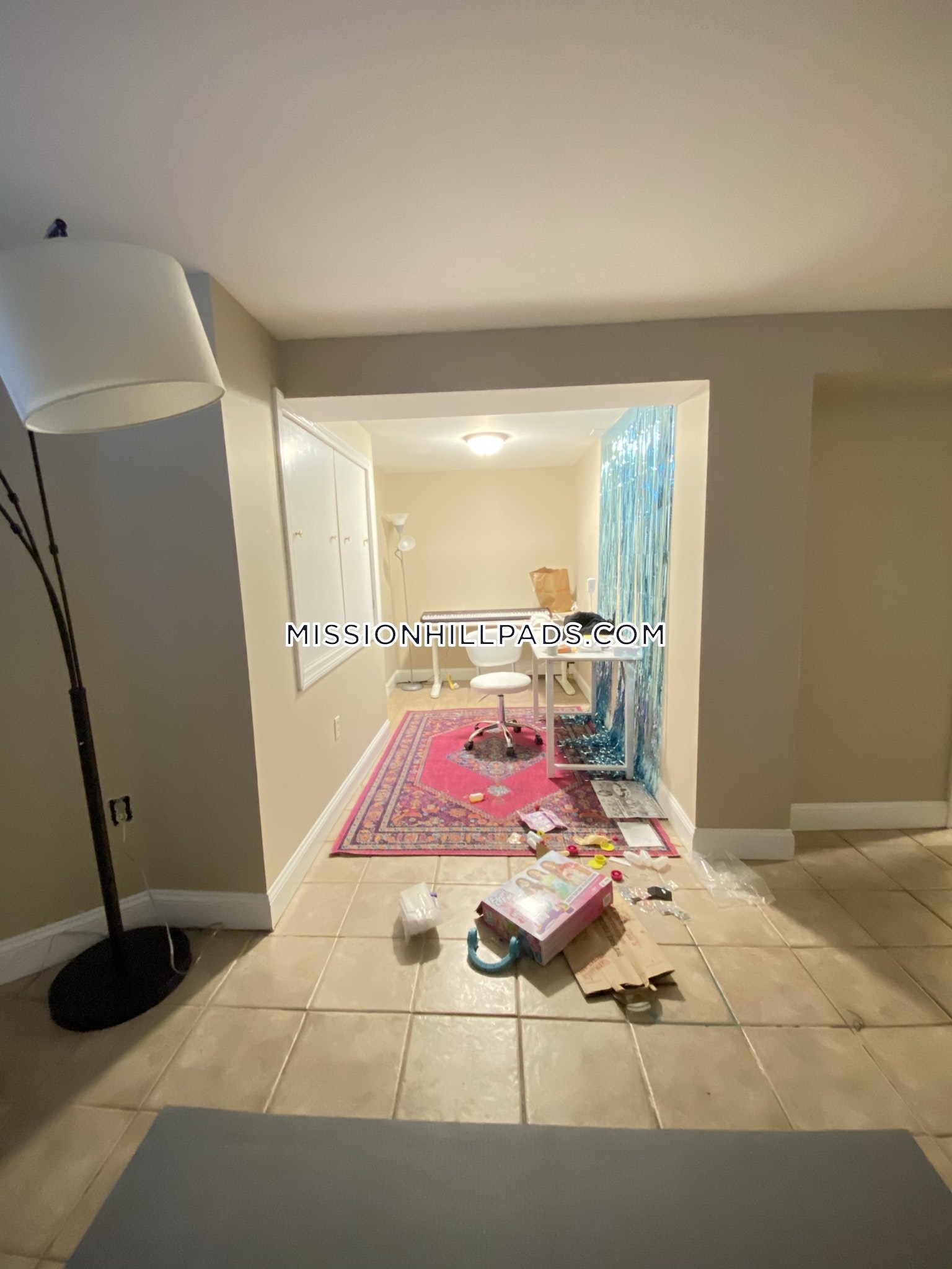 6 Sunset, Mission Hill