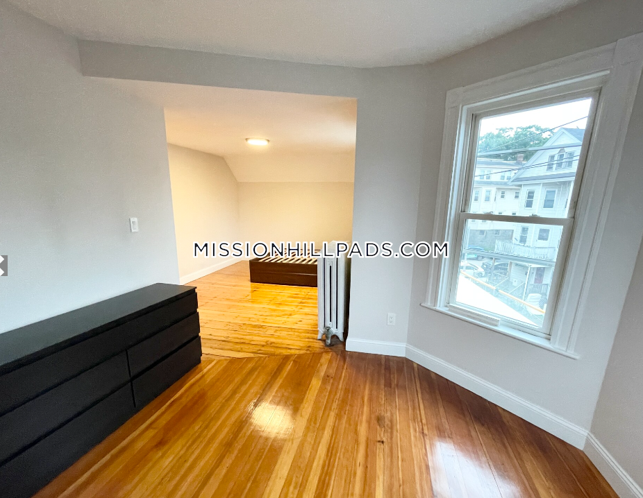 22 Parker Hill Ave, Mission Hill