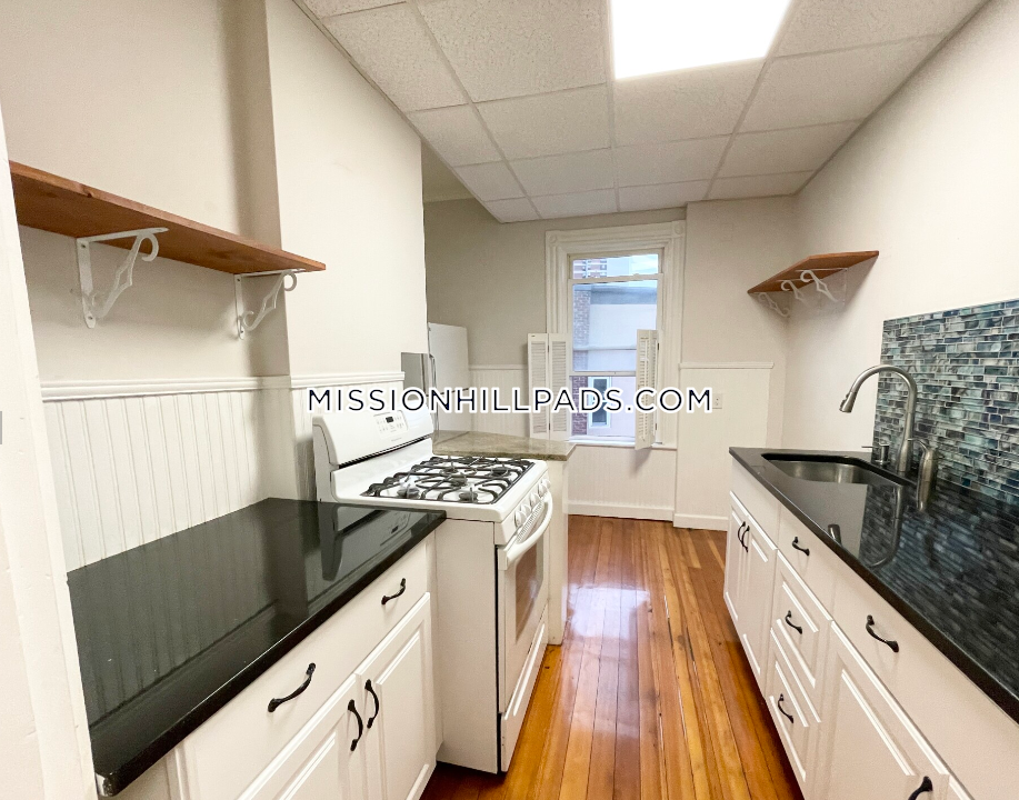 22 Parker Hill Ave, Mission Hill