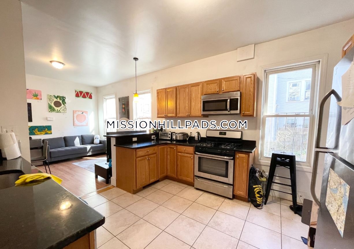 52 Delle Ave, Mission Hill