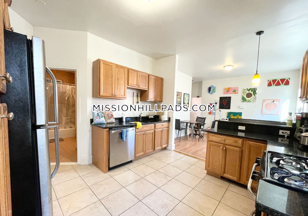 52 Delle Ave, Mission Hill