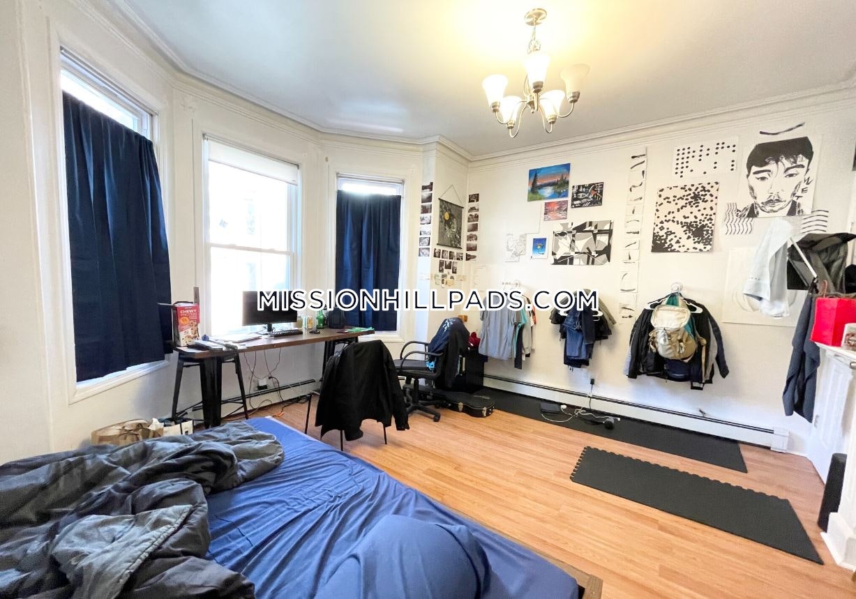 52 Delle Ave, Mission Hill