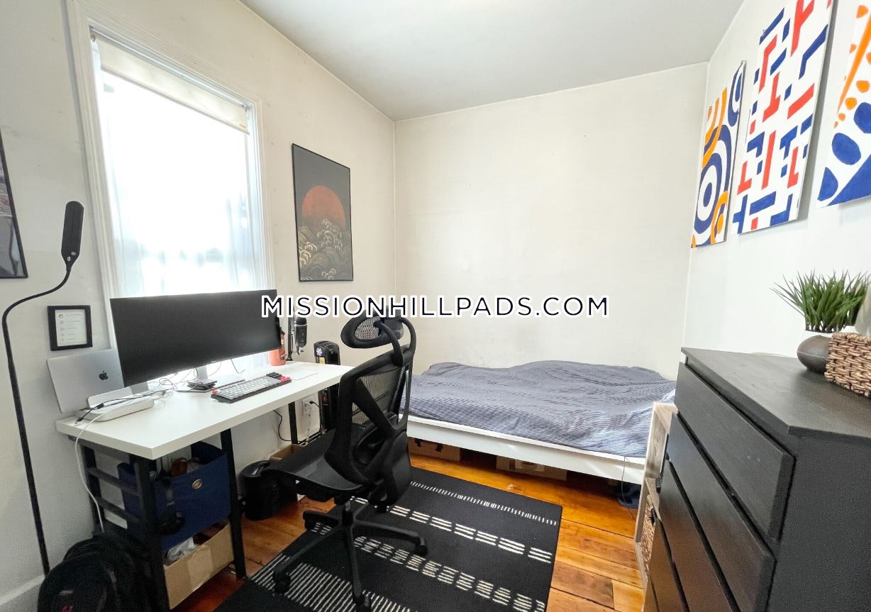 52 Delle Ave, Mission Hill